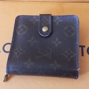 Authentic Louis Vuitton Zippy wallet